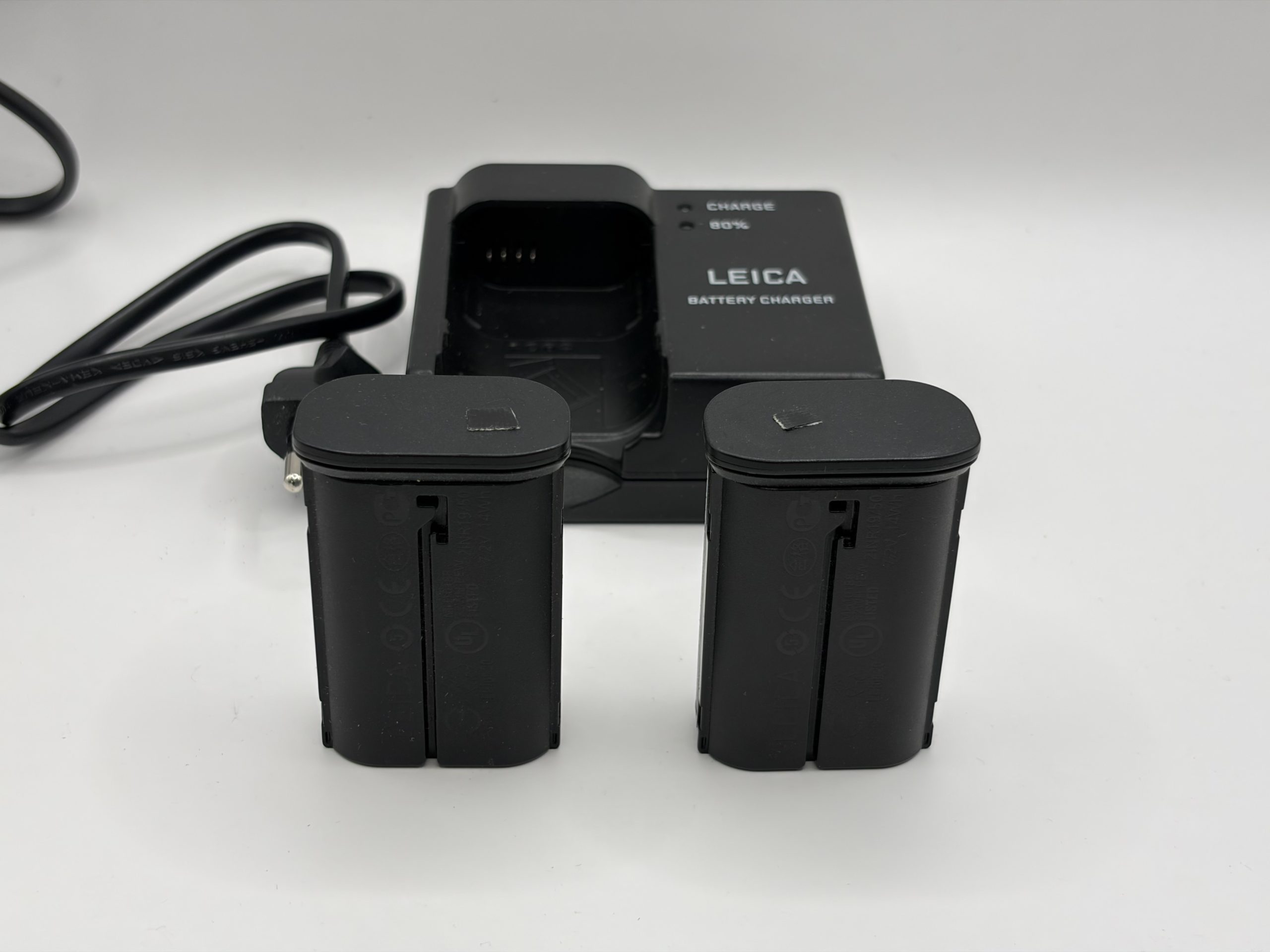 Leica SL2 Black with 3 batteries - Image 5