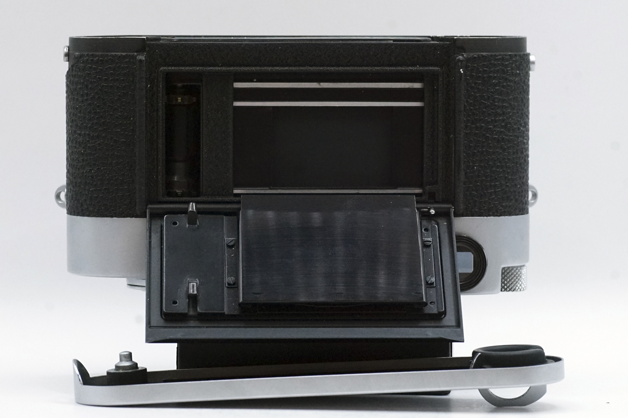 Leica M2 Rangefinder 0.72 Chrome (button rewind) - Image 9